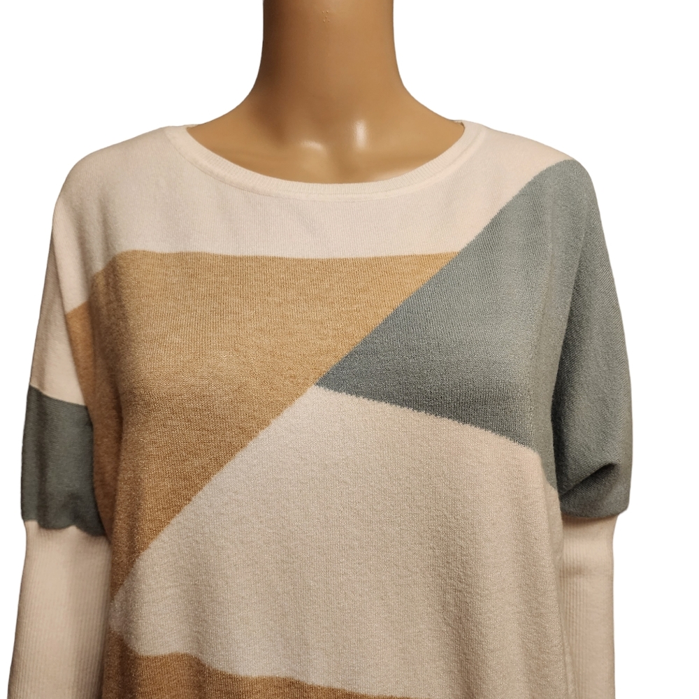 Colorblock Crew Neck Sweater - Picture 2 of 10